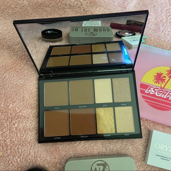 MAKEUP Bundle - Picture 3 of 12